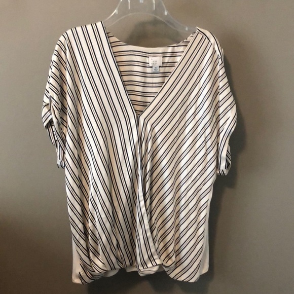 Short sleeve top - Picture 1 of 2